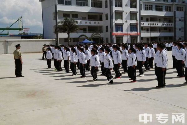 红河州卫生护理学校军训