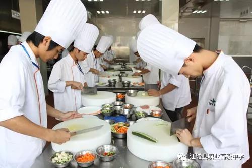 江城县职业高级中学中餐烹饪与营养膳食3