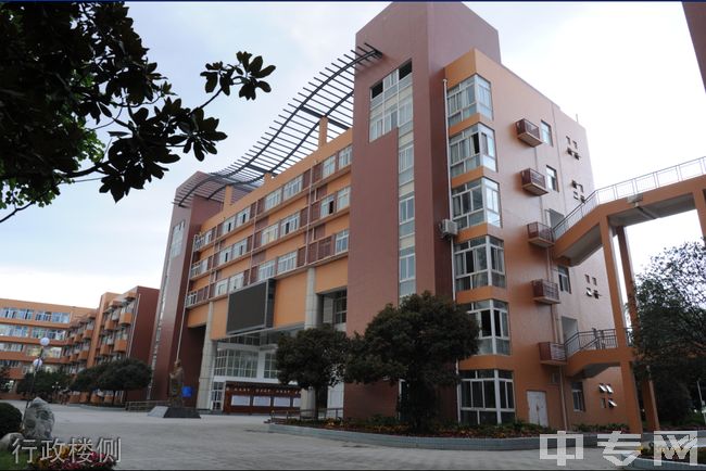 普通班只能住十人间有十人间和六人间成都温江中学的高中部宿舍怎么样