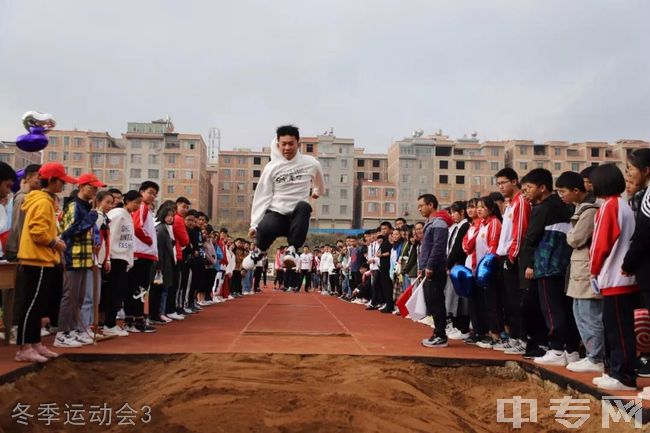 曲靖市麒麟高级中学举办第八届冬季运动会