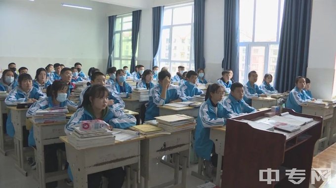 西宁市湟源职业技术学校学生上课