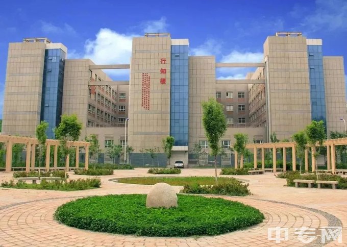 乌鲁木齐技师学院(乌鲁木齐市第二职业中专学校)行知楼