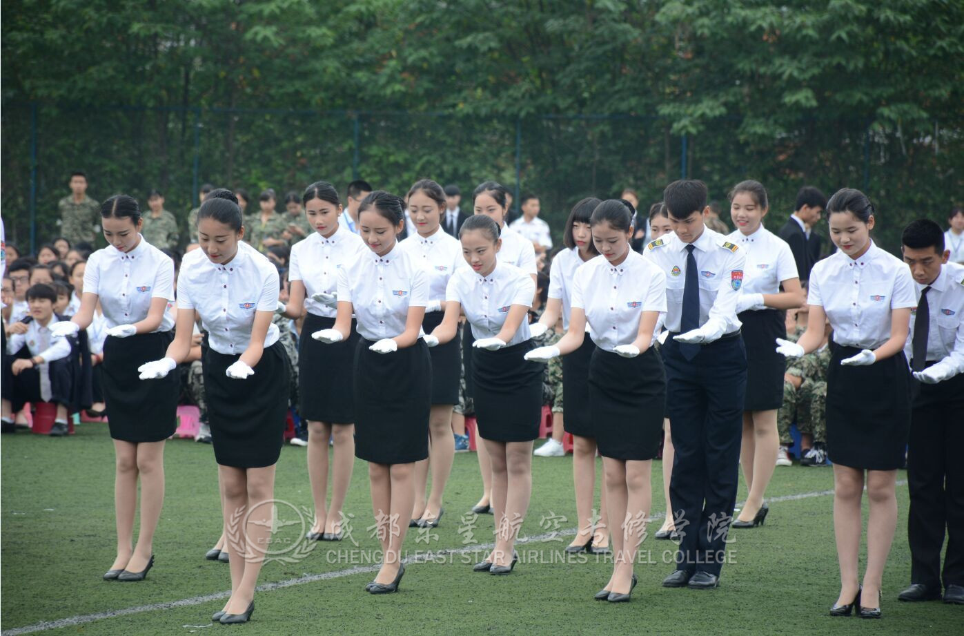 2015年5月22日上午,成都东星航空学院举办第二届"东星杯"彩妆技能