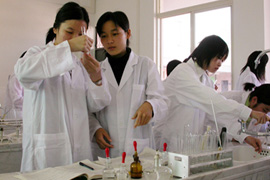 乐山职业学院成都校区药剂实验环境
