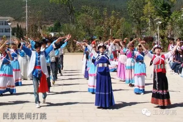 玉龙县职业高级中学民族民间打跳