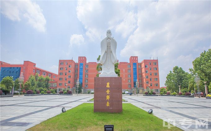 江西传媒职业学院校园雕塑