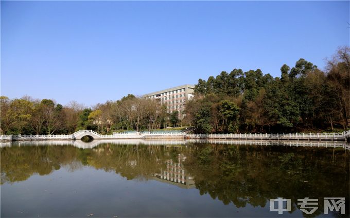江西环境工程职业学院湖景
