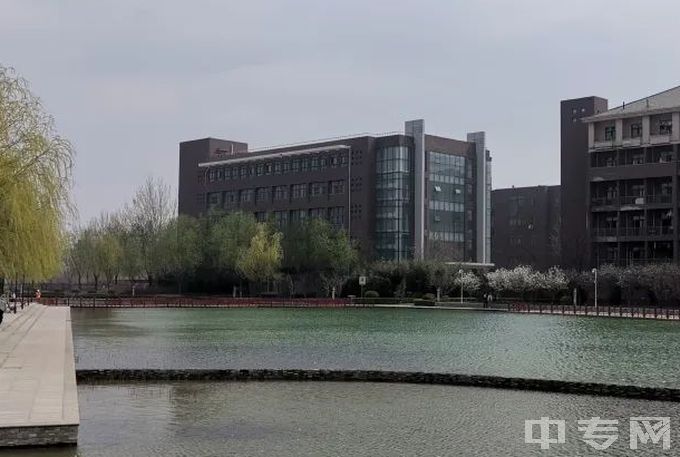 安阳市中等职业技术学校（安阳市职业教育中心）校园湖