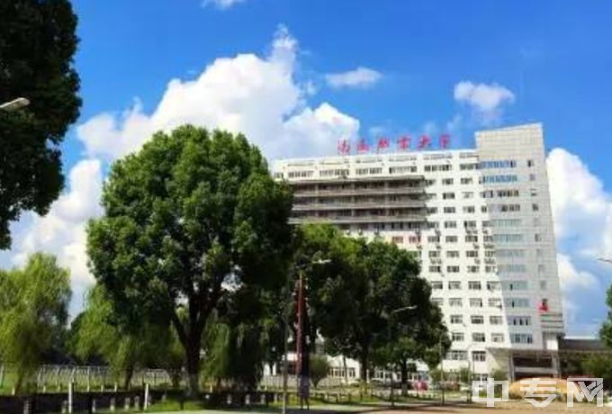 江苏省南通技师学院教学楼一侧