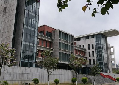 广西科技大学附属卫生学校图片