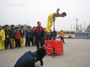 三台县文武职业技术学校学生表演照