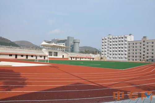 贵州省电子工业学校-足球场照片
