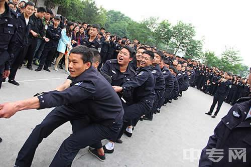 贵阳警校拔河比赛