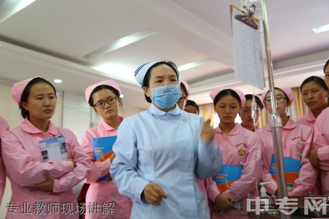 重庆市护士学校专业教师现场讲解