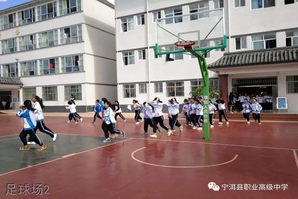 宁洱县职业高级中学-足球场2