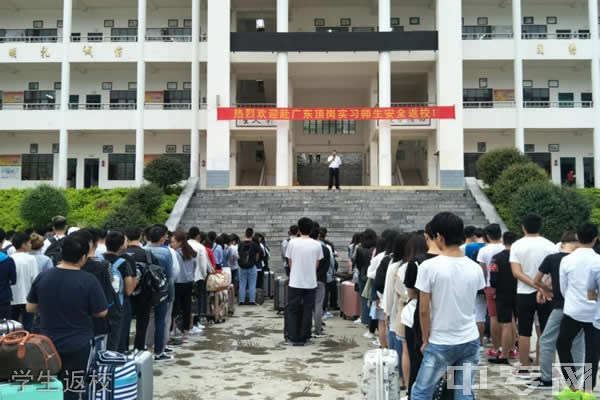 富宁县民族职业高级中学-学生返校
