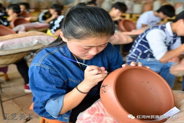 红河州民族师范学校-工艺美术