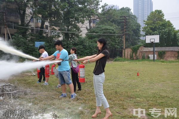 咸阳中铁工程职业技术学校-消防演练