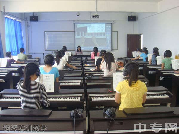 简阳市机电工程学校-钢琴实训教学