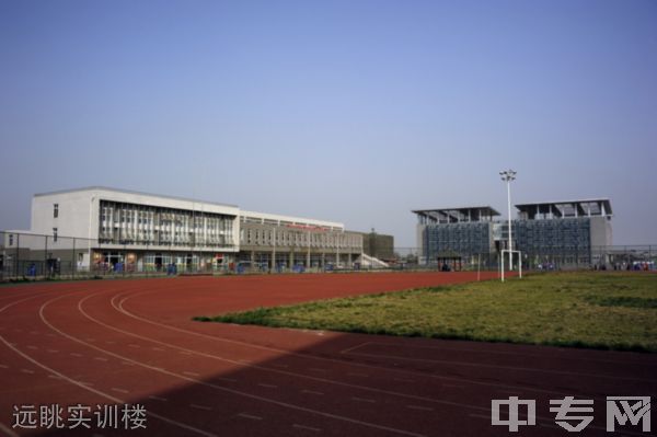 成都市技师学院-远眺实训楼