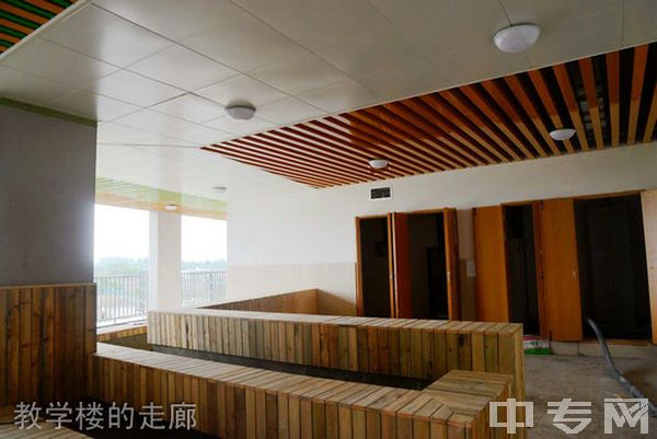 成都市青苏职业中专学校-教学楼的走廊