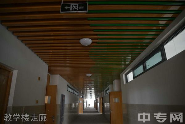 成都市青苏职业中专学校-教学楼走廊