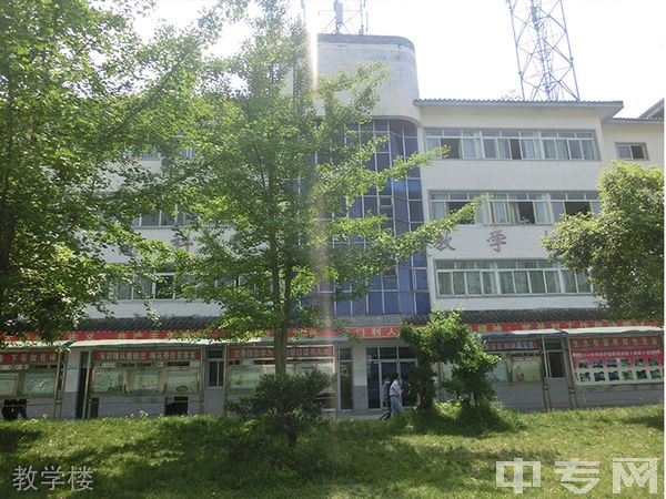 四川育英医养科技技工学校(成都育英医科技校)-教学楼