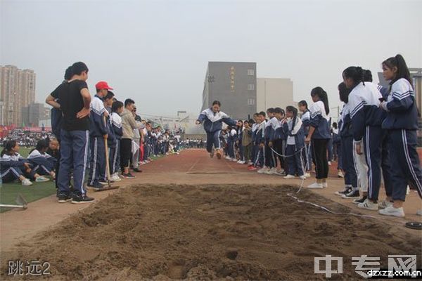 大竹县职业中学跳远2