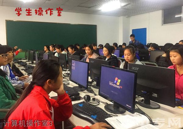 四川省达州凤凰职业技术学校-计算机操作室3