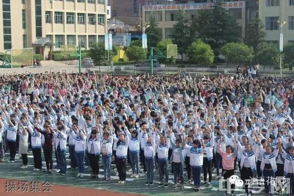 四川省宣汉昆池职业中学-操场集会