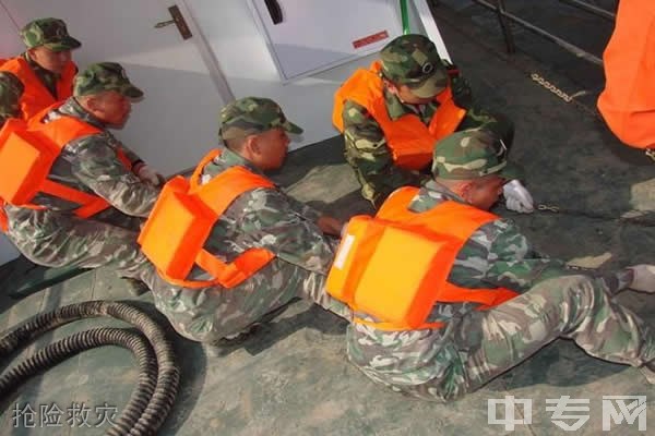 黔东南州国防科技学校-抢险救灾