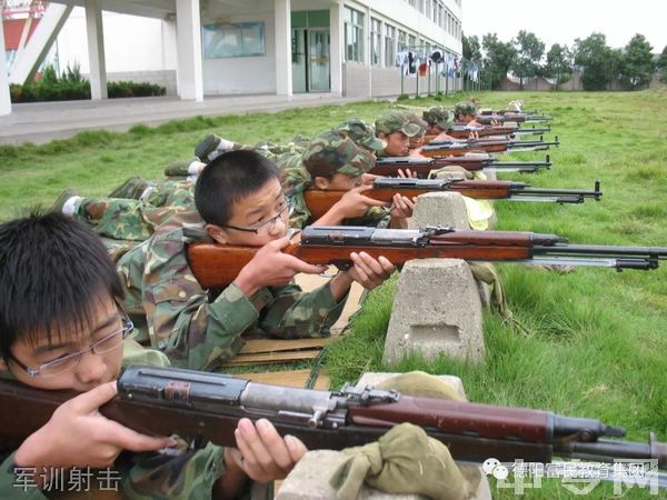 德阳市富民技校-军训射击