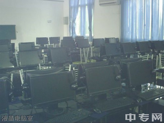 内江市泰来职业学校-液晶电脑室