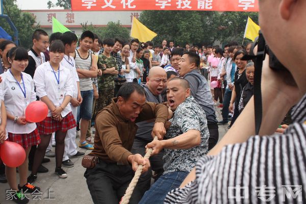 乐山市欣欣艺术职业学校-家长会上