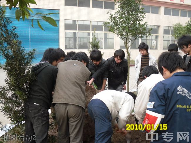 广安市机电工业职业技术学校-植树活动2