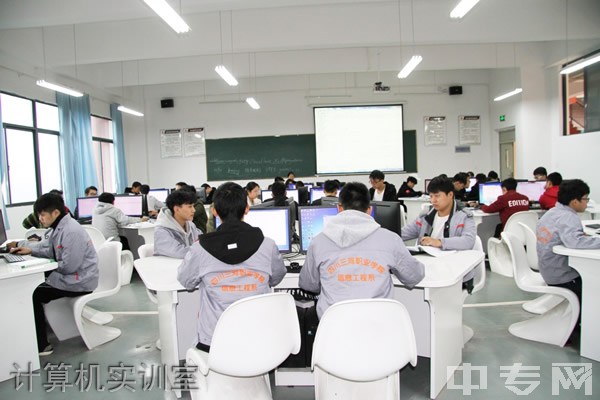 四川三河职业学院[专科]计算机实训室