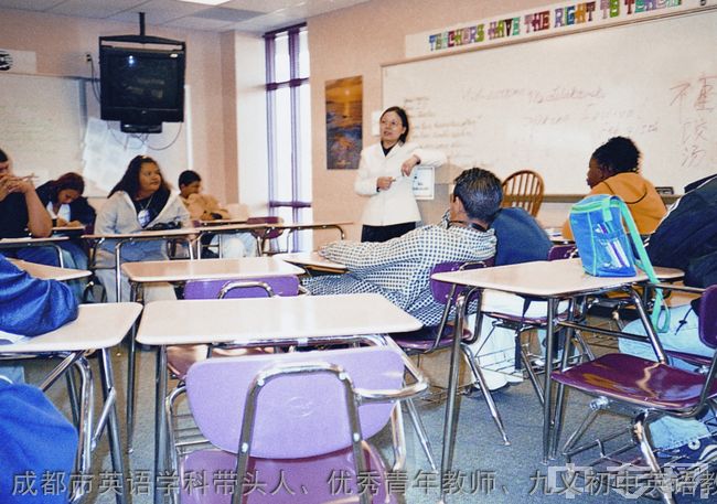 成都双流中学实验学校成都市英语学科带头人、优秀青年教师、九义初中英语教材参编者杨红