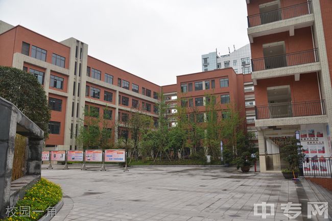 重庆市渝高中学校校园图片,环境怎么样?