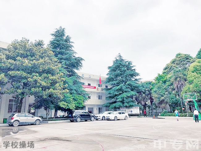 贵阳市铁二局技工学校-学校操场