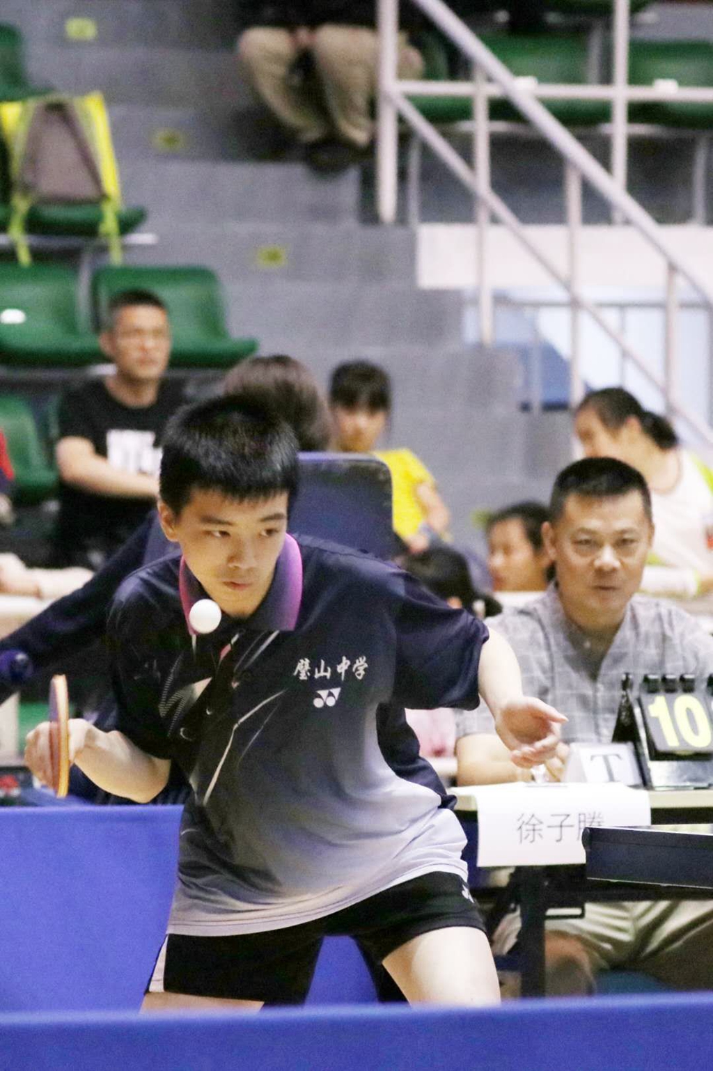 璧山中学初中乒乓球代表队获区团体总分冠军