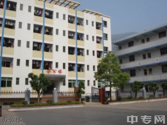 重庆市武隆区鸭江中学校[普高]-办公楼