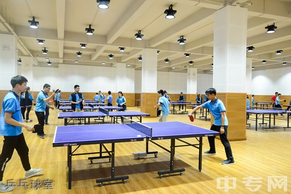 重庆复旦中学乒乓球室
