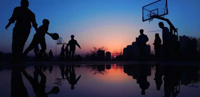 西安市校园黄昏篮球赛