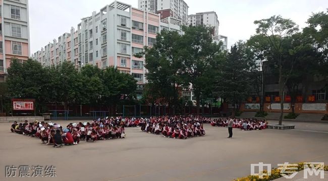 宣威五中龙泉学校防震演练