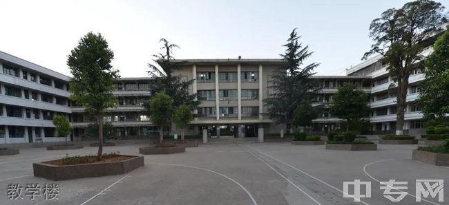 陆良县第一中学教学楼