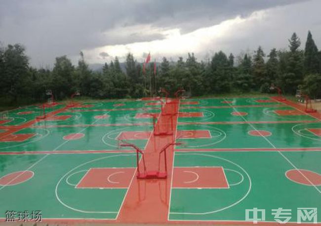 昆明卧云山高级中学篮球场