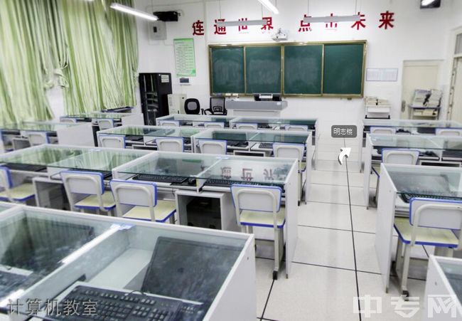 云南衡水实验中学西山校区计算机教室