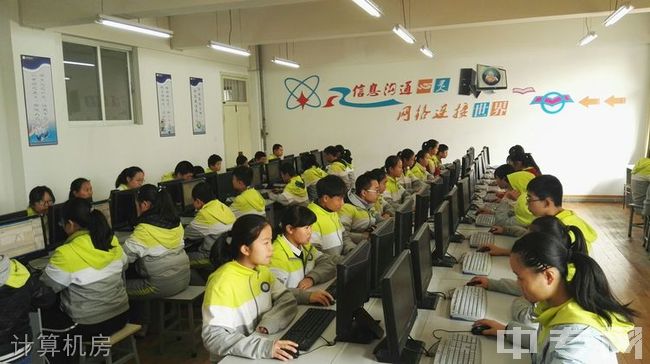 云南省昆明市第五中学计算机房