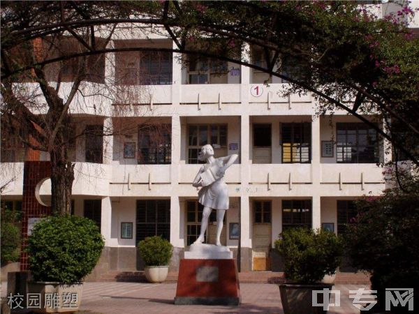 宜良县第二中学校园雕塑