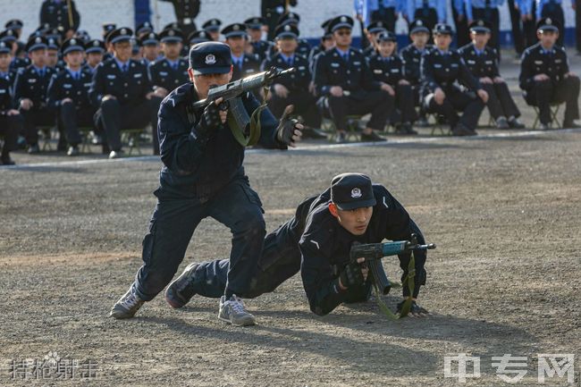 山西警官职业学院[专科]-持枪射击